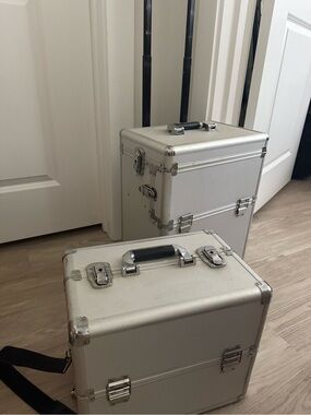 Silver Aluminum Makeup Train Case Set - Compact Storage for Travel